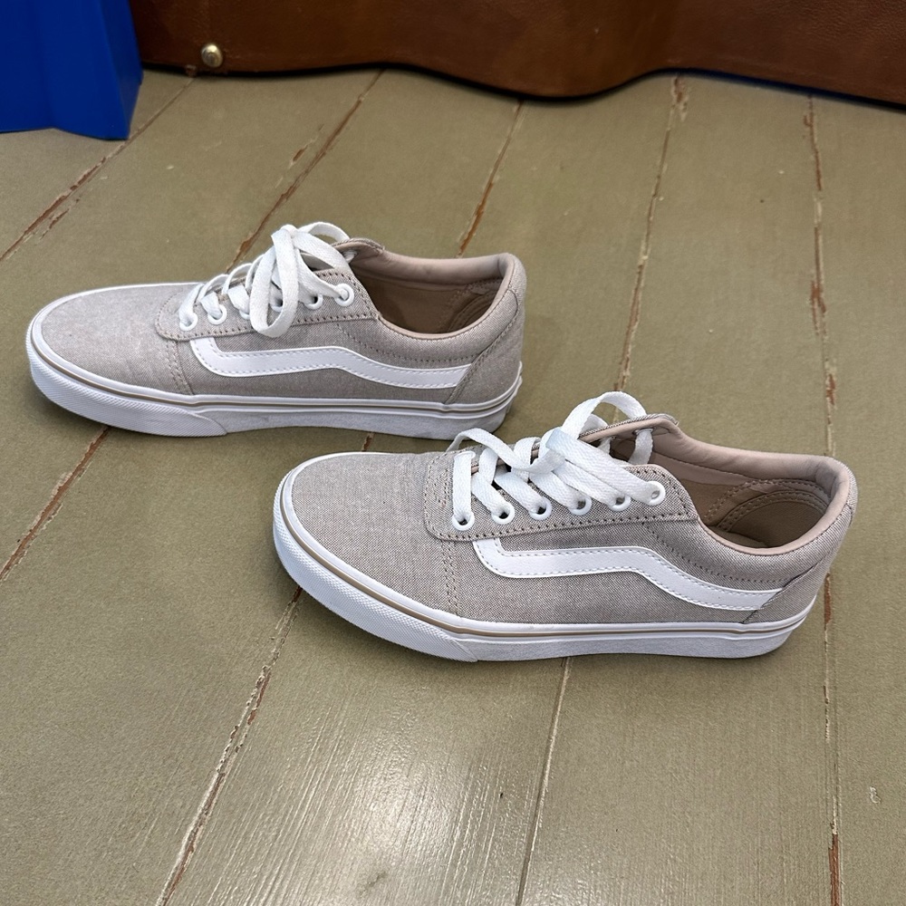 Women’s vans ward skate shoes